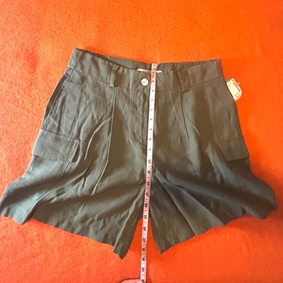 Khaki green flowy cargo short made in Italy NWT - Picture 10 of 11